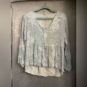 Women’s size M blue floral blouse